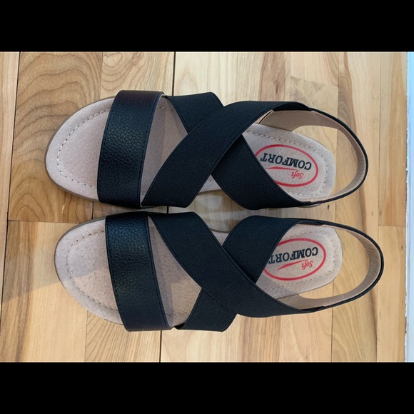 Soft Comfort Sandals - NWOT - Picture 7 of 7